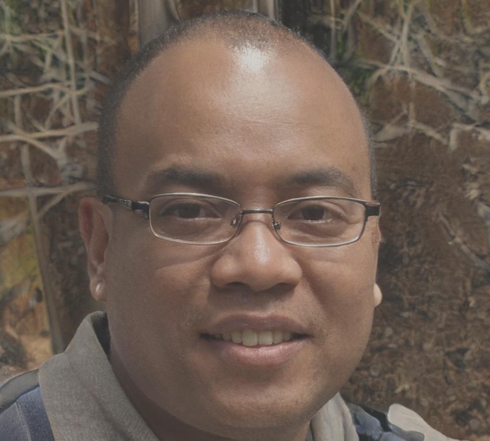 Vítor Mendonça, consultor especializado em seguros, no seu escritório em Palmeira